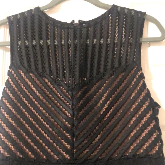 Classy nude and black lace dress - Picture 2 of 8